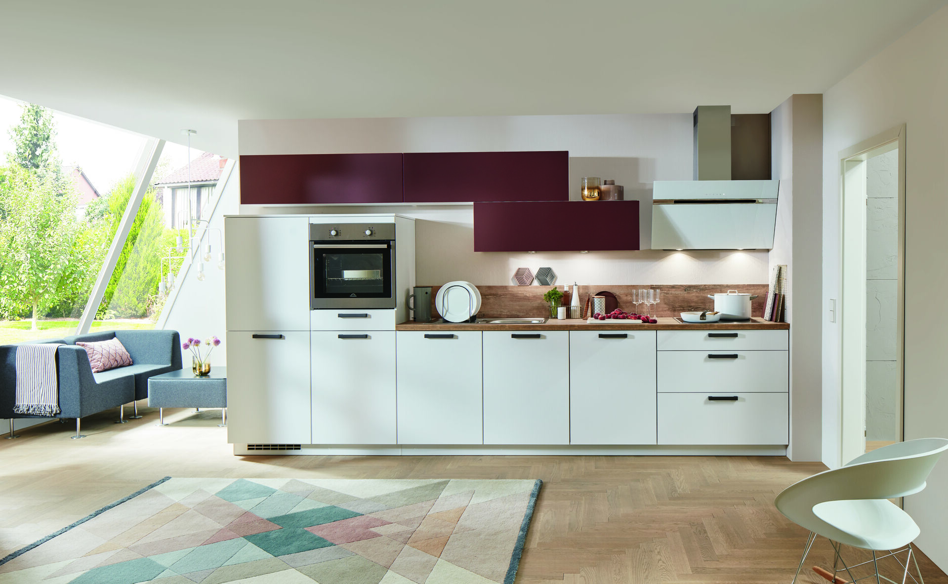 48611_19_Touch332_B703181_MAIN