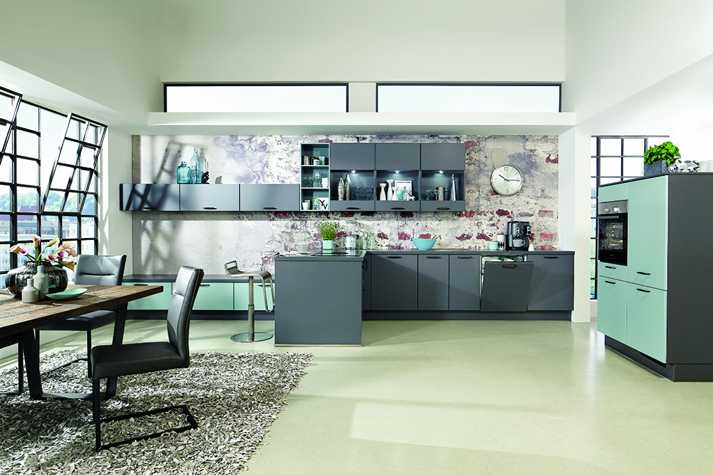 15042_16_Touch334_B703173_MAIN