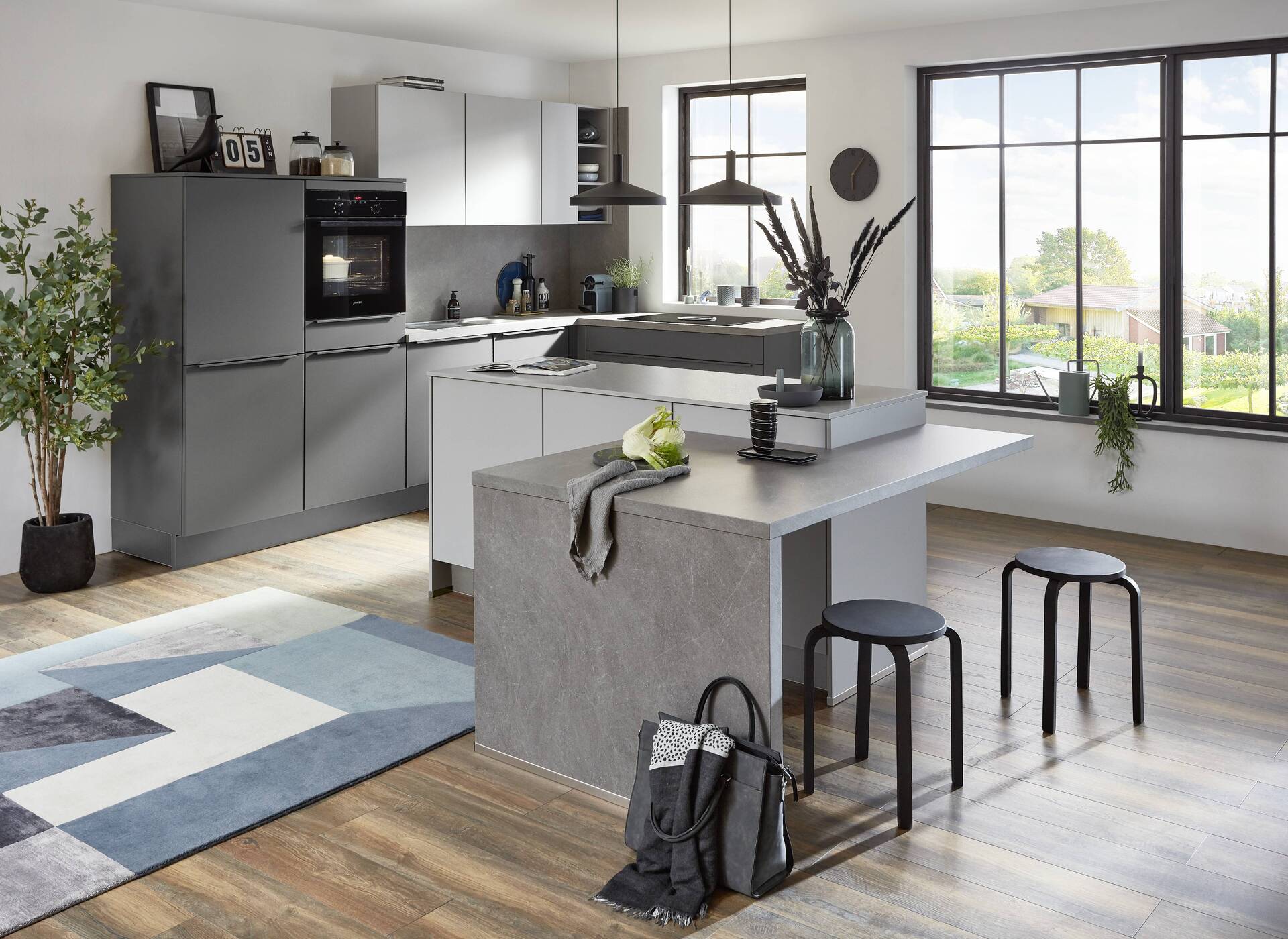 30679_22_Touch_334_M_B704035_B704036